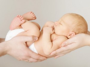 tocco_massaggio_neonatale_01